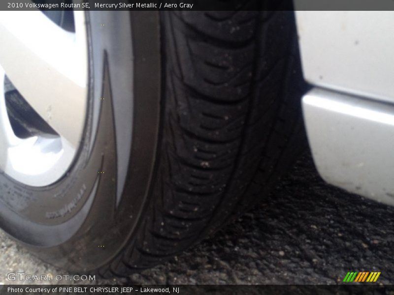 Mercury Silver Metallic / Aero Gray 2010 Volkswagen Routan SE
