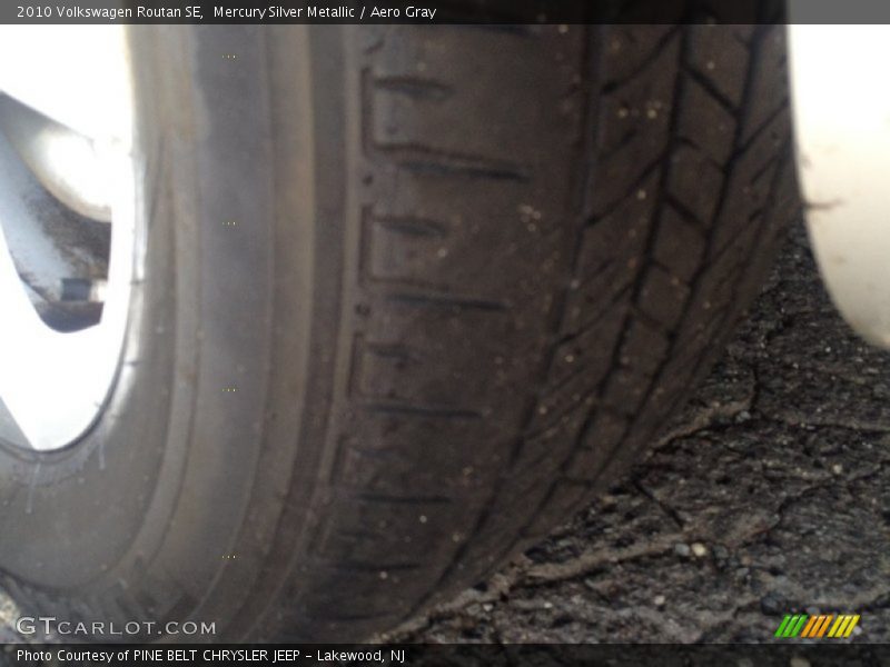 Mercury Silver Metallic / Aero Gray 2010 Volkswagen Routan SE