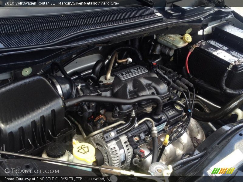 Mercury Silver Metallic / Aero Gray 2010 Volkswagen Routan SE