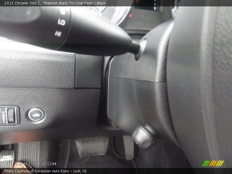 Phantom Black Tri-Coat Pearl / Black 2013 Chrysler 300 C