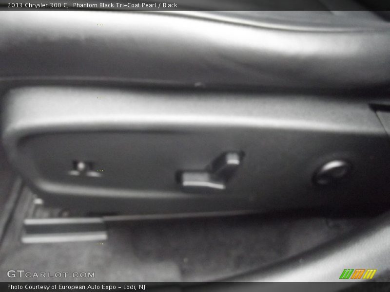 Phantom Black Tri-Coat Pearl / Black 2013 Chrysler 300 C