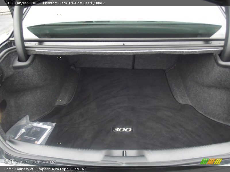 Phantom Black Tri-Coat Pearl / Black 2013 Chrysler 300 C