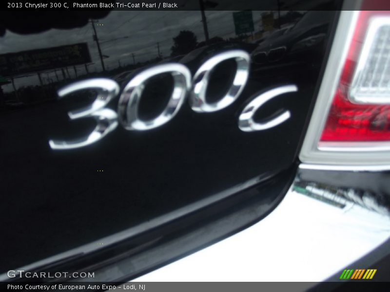 Phantom Black Tri-Coat Pearl / Black 2013 Chrysler 300 C