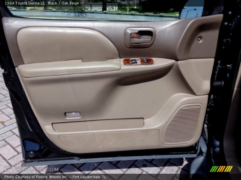 Black / Oak Beige 1999 Toyota Sienna LE