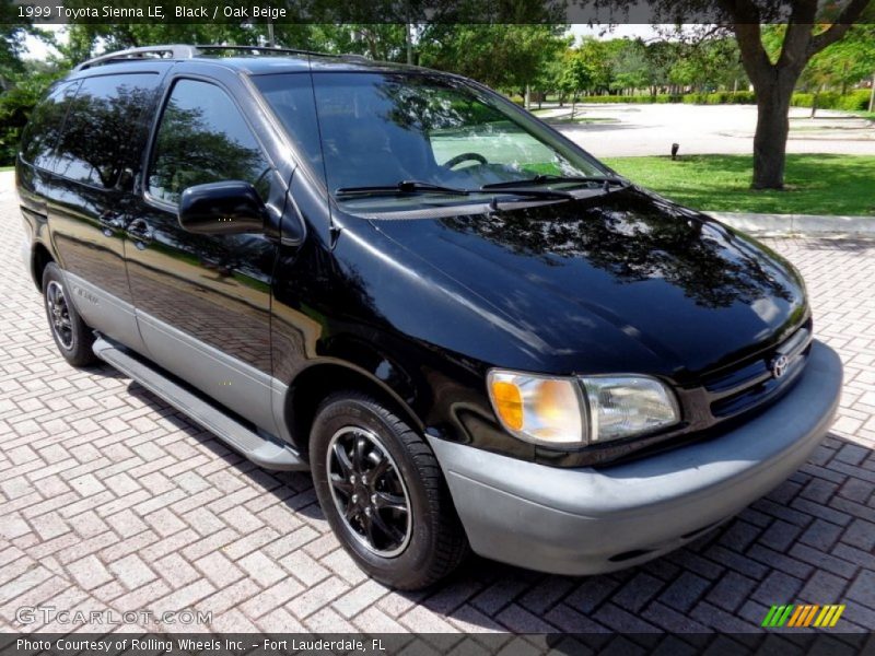 Front 3/4 View of 1999 Sienna LE