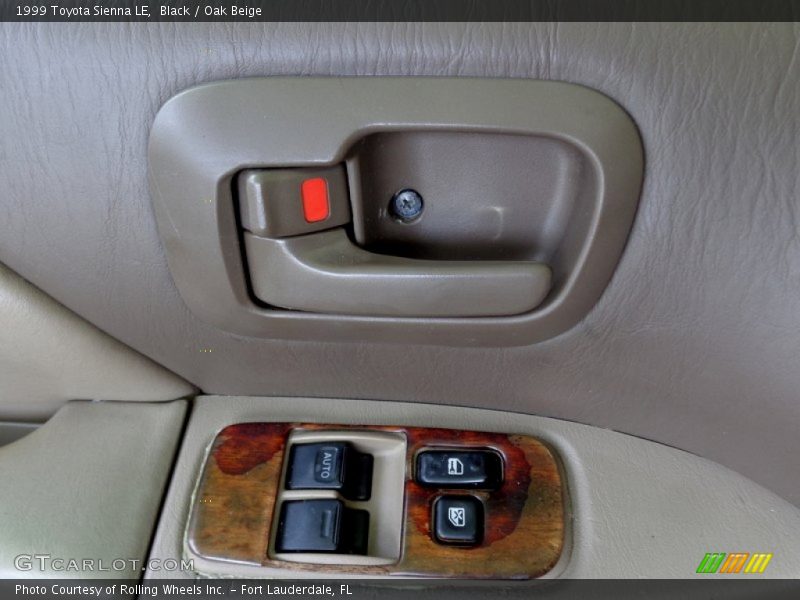 Black / Oak Beige 1999 Toyota Sienna LE
