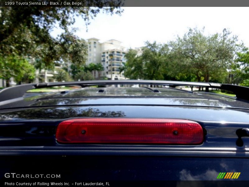 Black / Oak Beige 1999 Toyota Sienna LE