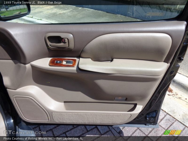 Black / Oak Beige 1999 Toyota Sienna LE