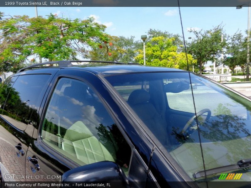 Black / Oak Beige 1999 Toyota Sienna LE