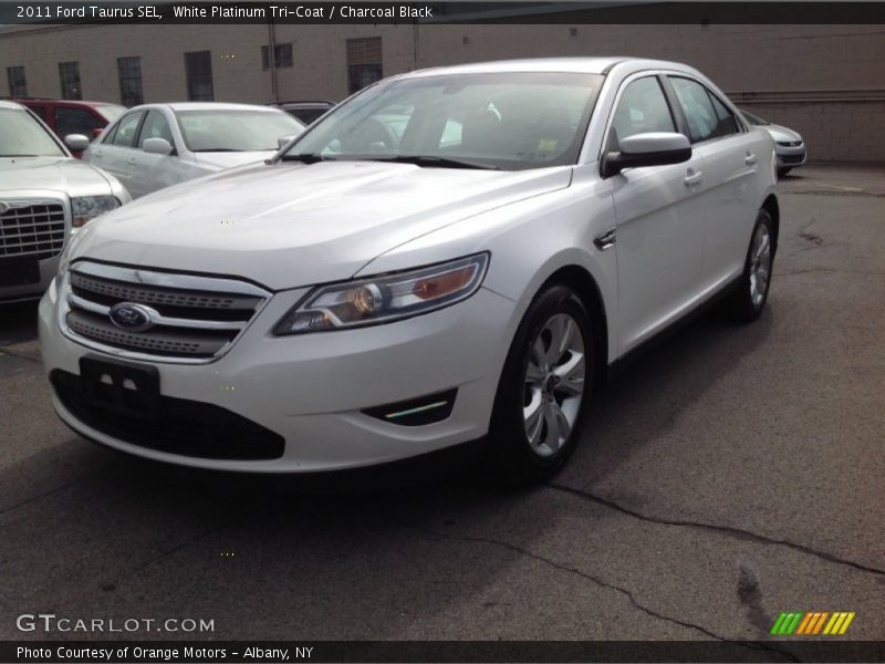 White Platinum Tri-Coat / Charcoal Black 2011 Ford Taurus SEL