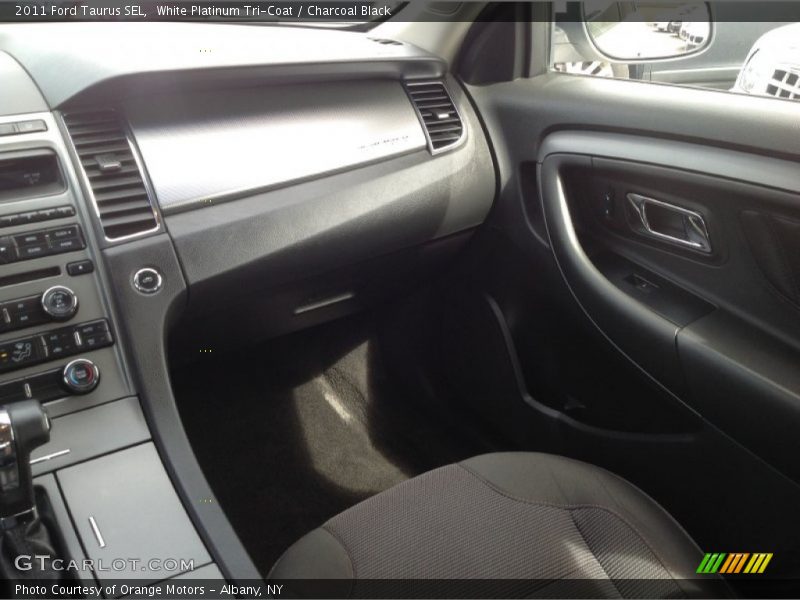 White Platinum Tri-Coat / Charcoal Black 2011 Ford Taurus SEL