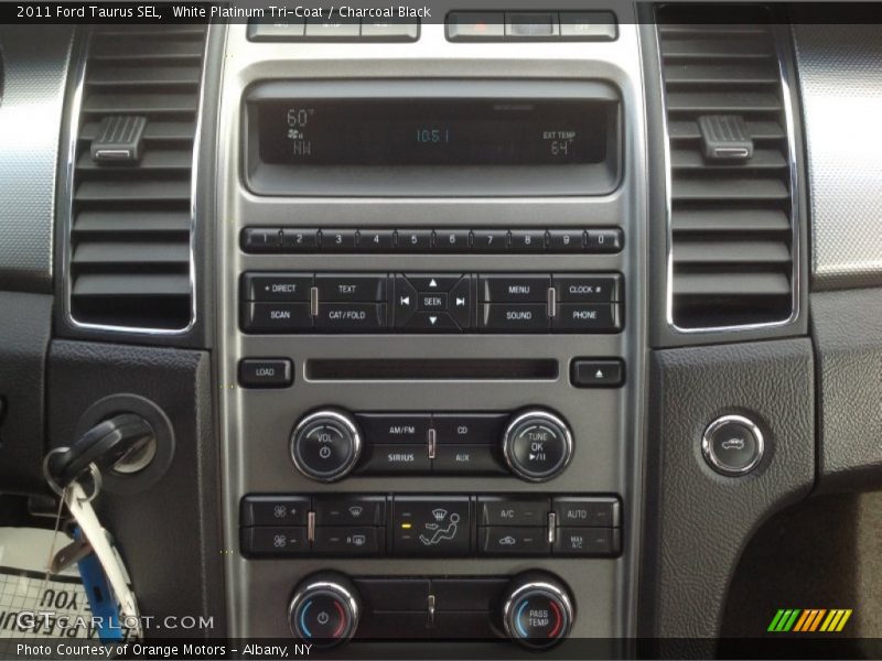 White Platinum Tri-Coat / Charcoal Black 2011 Ford Taurus SEL