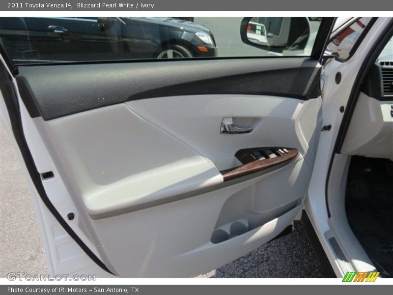 Blizzard Pearl White / Ivory 2011 Toyota Venza I4