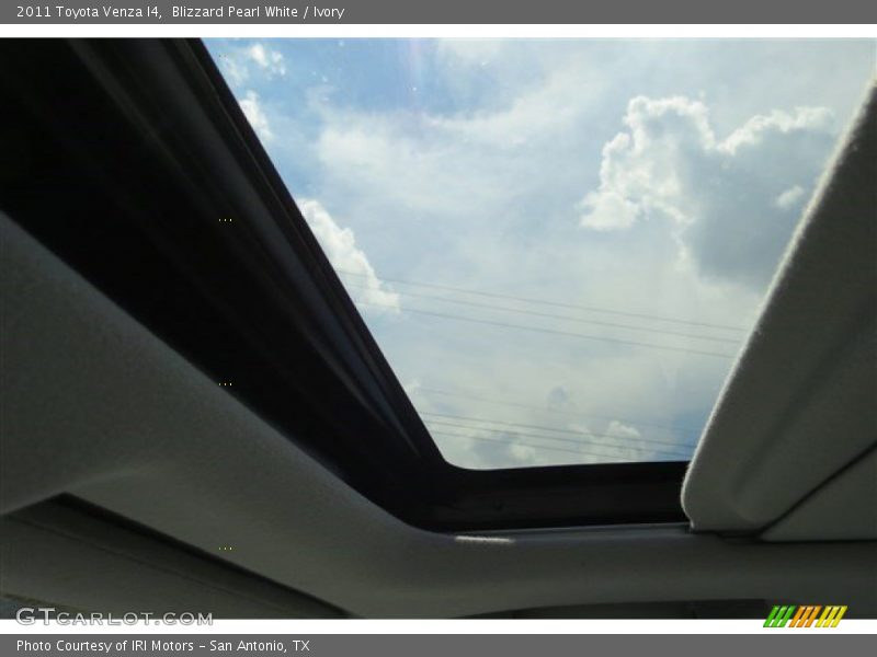 Blizzard Pearl White / Ivory 2011 Toyota Venza I4