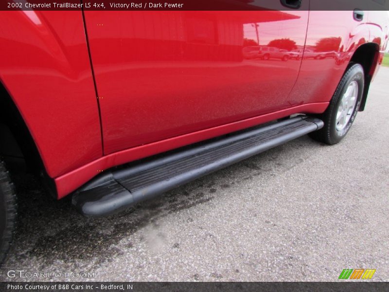 Victory Red / Dark Pewter 2002 Chevrolet TrailBlazer LS 4x4