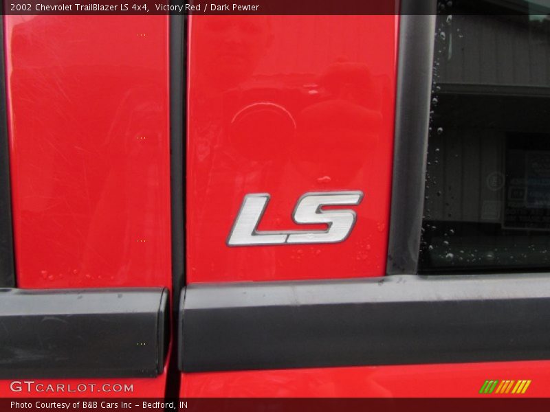 Victory Red / Dark Pewter 2002 Chevrolet TrailBlazer LS 4x4