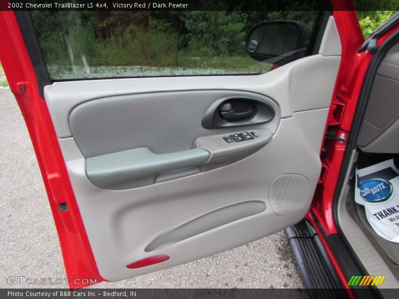 Victory Red / Dark Pewter 2002 Chevrolet TrailBlazer LS 4x4