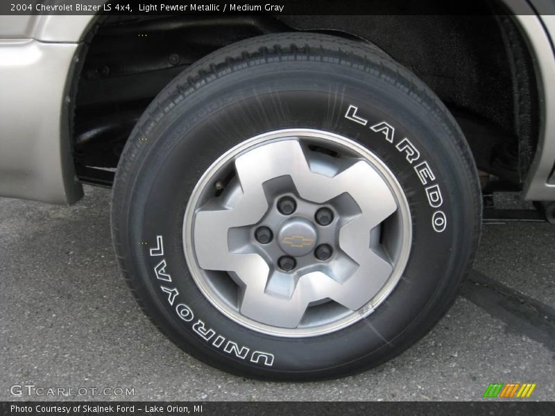 Light Pewter Metallic / Medium Gray 2004 Chevrolet Blazer LS 4x4