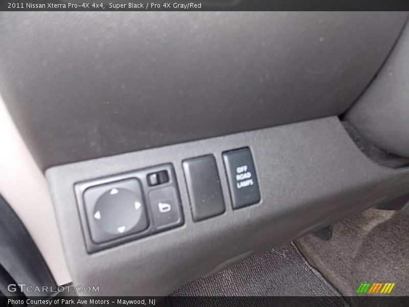 Super Black / Pro 4X Gray/Red 2011 Nissan Xterra Pro-4X 4x4