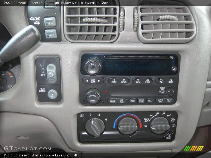 Light Pewter Metallic / Medium Gray 2004 Chevrolet Blazer LS 4x4