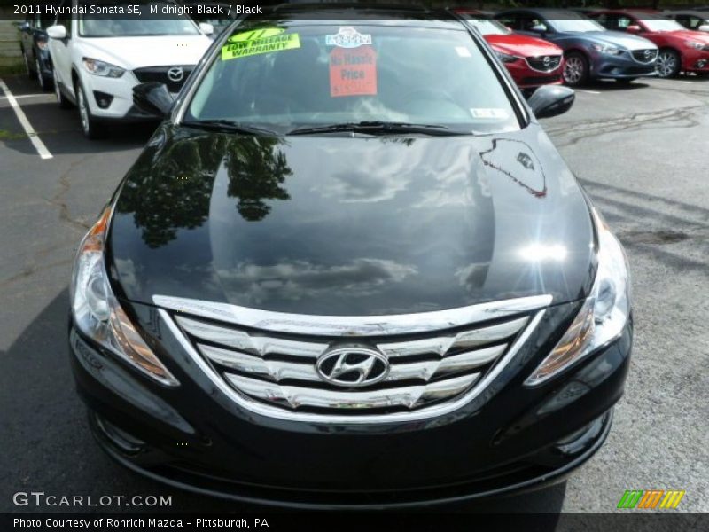 Midnight Black / Black 2011 Hyundai Sonata SE