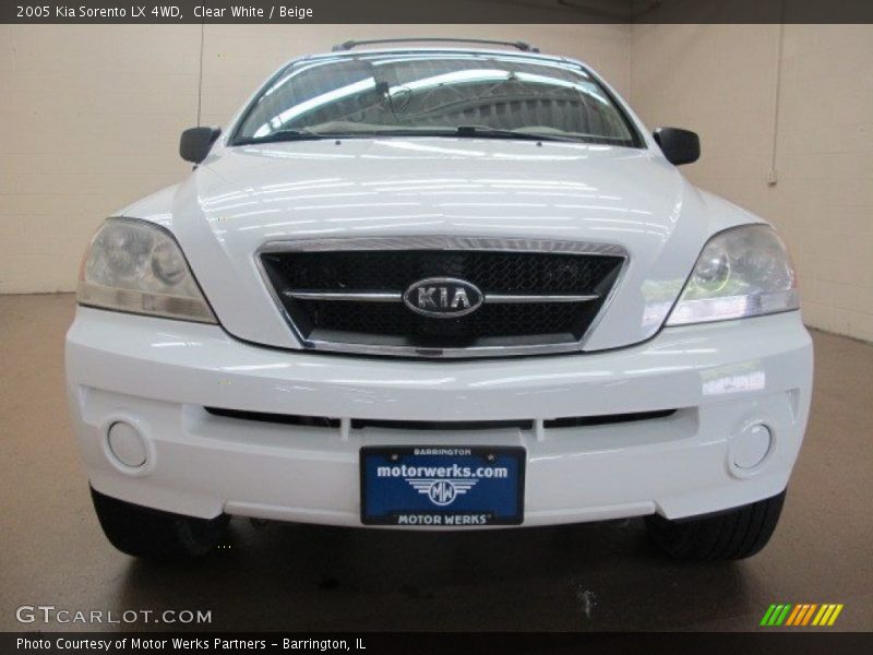 Clear White / Beige 2005 Kia Sorento LX 4WD