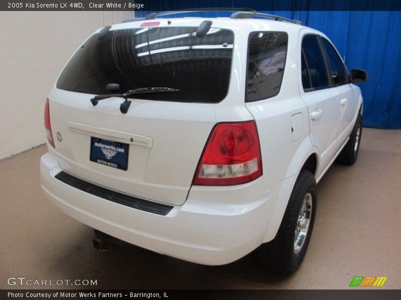 Clear White / Beige 2005 Kia Sorento LX 4WD