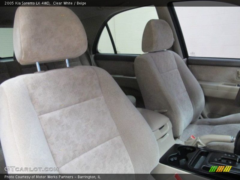 Clear White / Beige 2005 Kia Sorento LX 4WD
