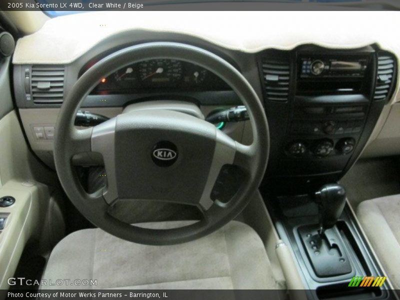 Clear White / Beige 2005 Kia Sorento LX 4WD