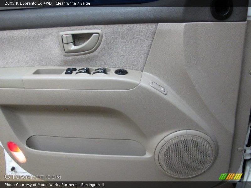 Clear White / Beige 2005 Kia Sorento LX 4WD