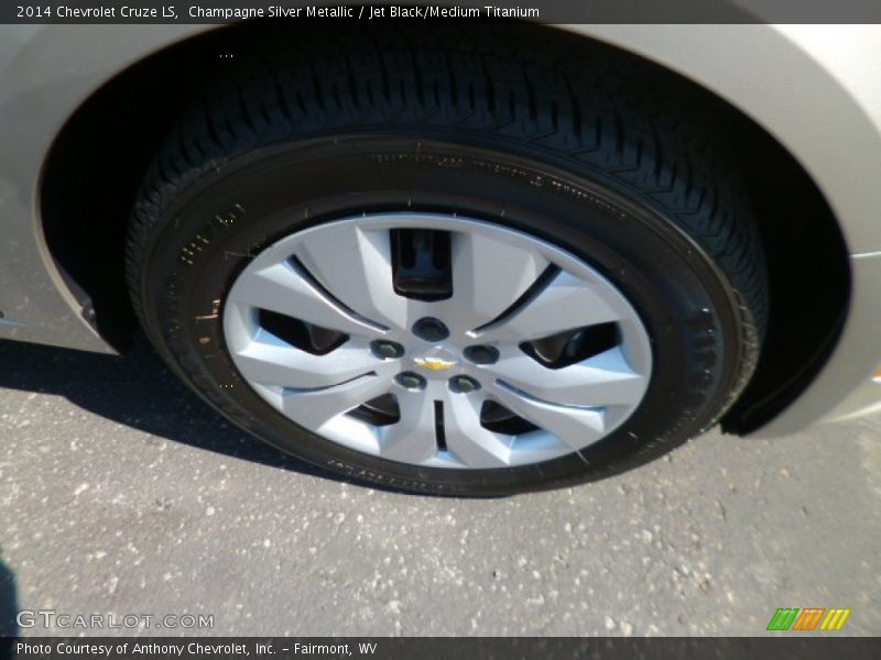 Champagne Silver Metallic / Jet Black/Medium Titanium 2014 Chevrolet Cruze LS