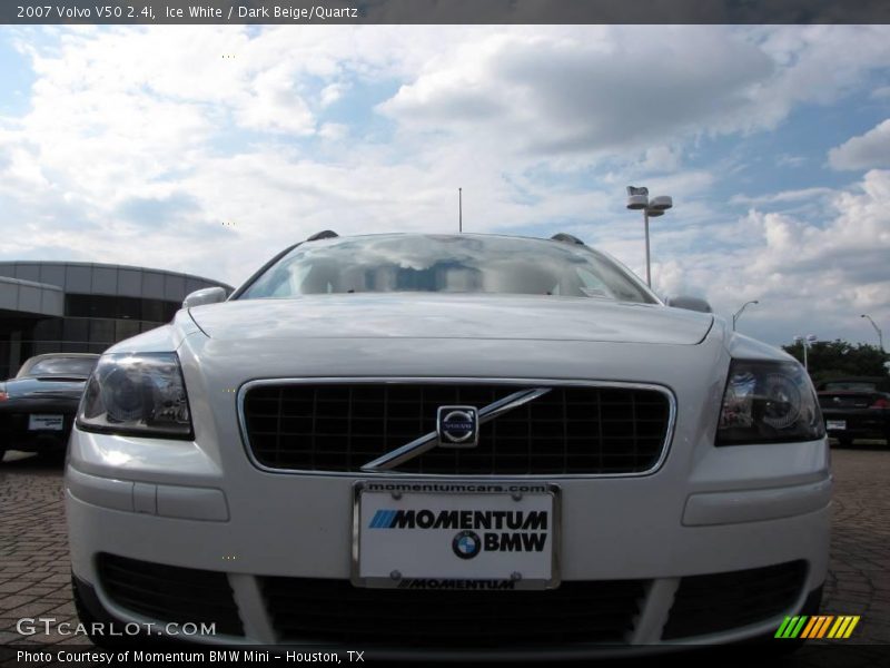 Ice White / Dark Beige/Quartz 2007 Volvo V50 2.4i