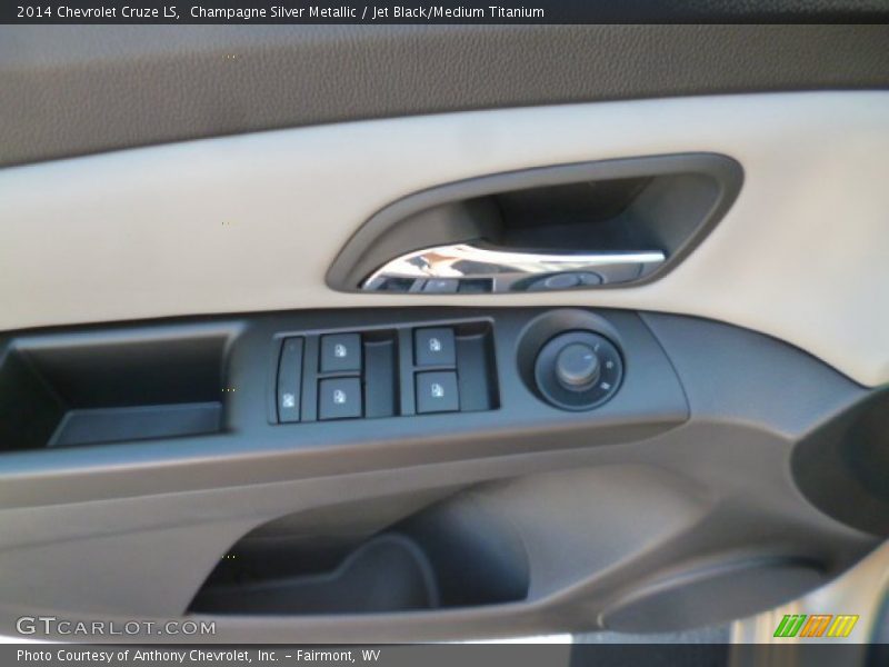 Champagne Silver Metallic / Jet Black/Medium Titanium 2014 Chevrolet Cruze LS