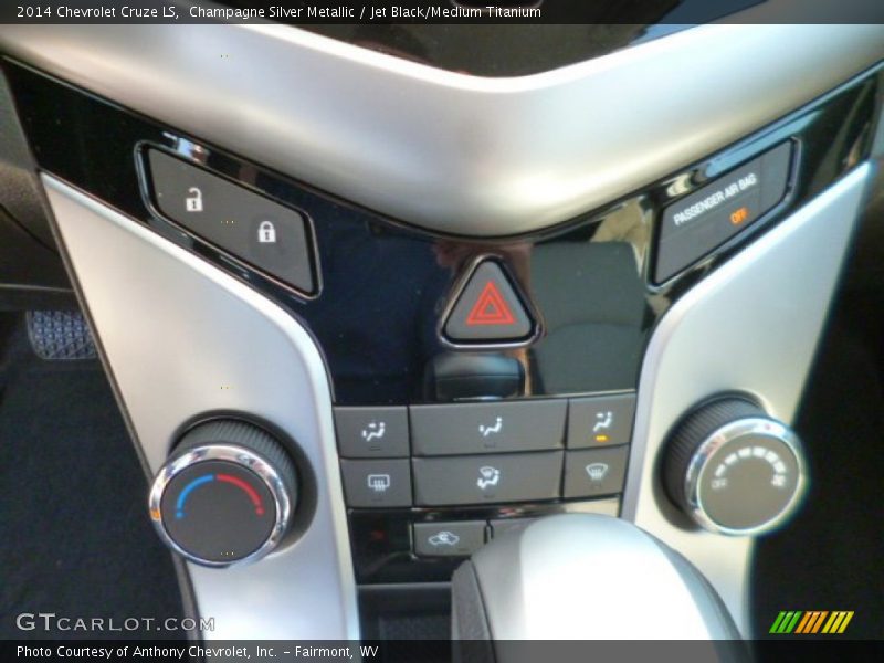 Champagne Silver Metallic / Jet Black/Medium Titanium 2014 Chevrolet Cruze LS