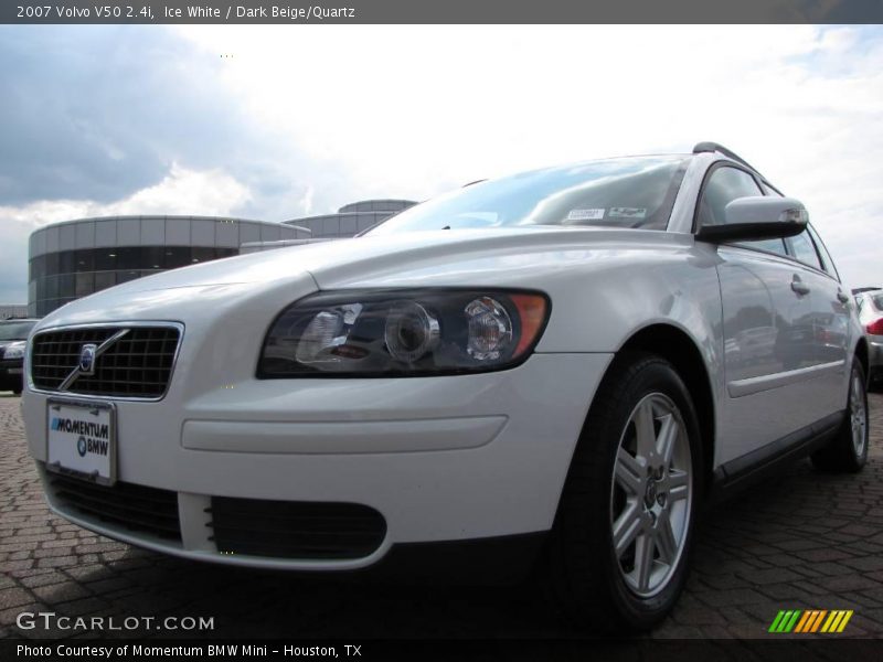 Ice White / Dark Beige/Quartz 2007 Volvo V50 2.4i