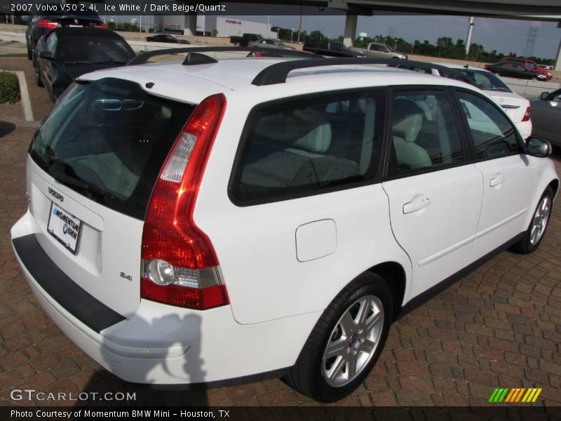 Ice White / Dark Beige/Quartz 2007 Volvo V50 2.4i