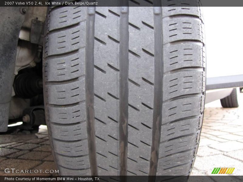 Ice White / Dark Beige/Quartz 2007 Volvo V50 2.4i