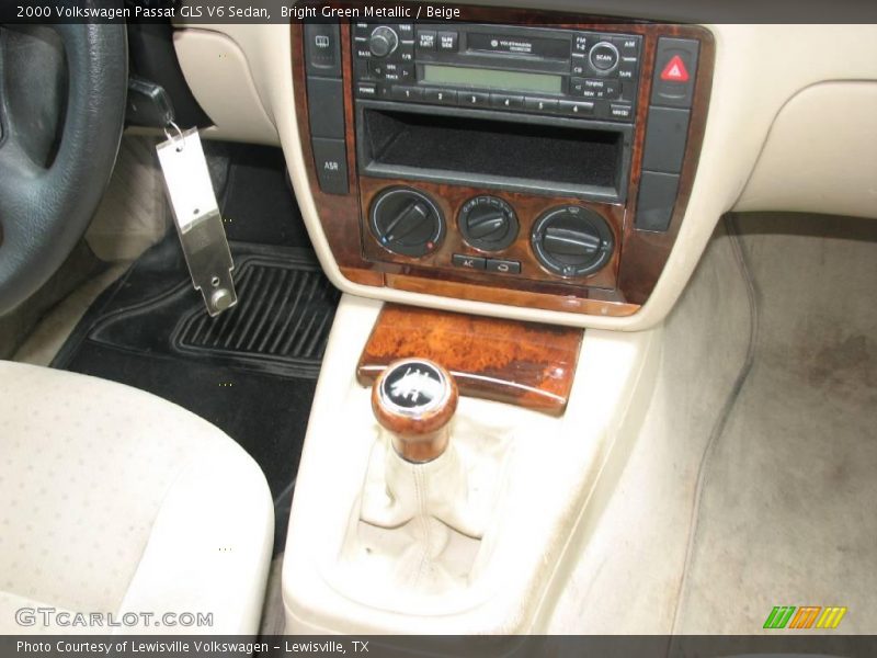 Bright Green Metallic / Beige 2000 Volkswagen Passat GLS V6 Sedan