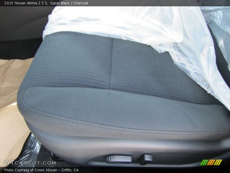 Super Black / Charcoal 2015 Nissan Altima 2.5 S