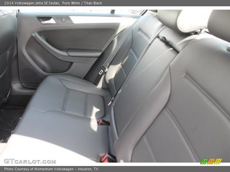 Pure White / Titan Black 2014 Volkswagen Jetta SE Sedan