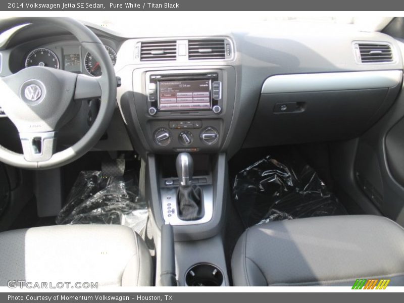 Pure White / Titan Black 2014 Volkswagen Jetta SE Sedan