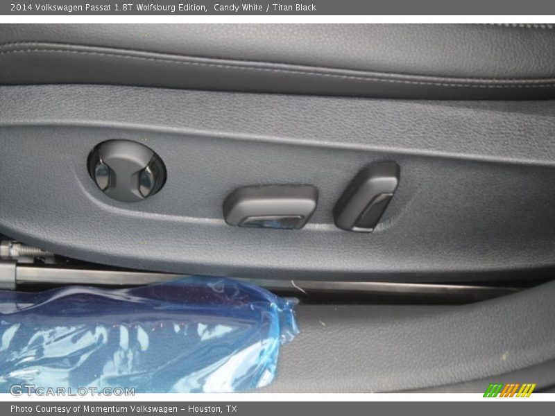 Candy White / Titan Black 2014 Volkswagen Passat 1.8T Wolfsburg Edition