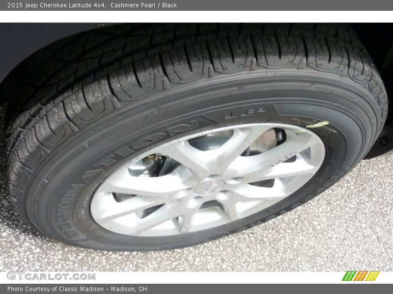 Cashmere Pearl / Black 2015 Jeep Cherokee Latitude 4x4