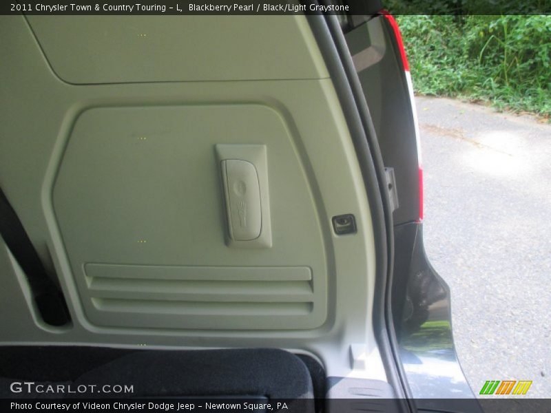 Blackberry Pearl / Black/Light Graystone 2011 Chrysler Town & Country Touring - L