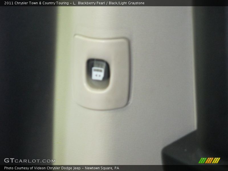 Blackberry Pearl / Black/Light Graystone 2011 Chrysler Town & Country Touring - L