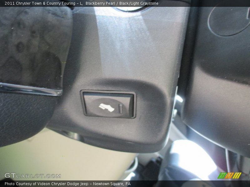 Blackberry Pearl / Black/Light Graystone 2011 Chrysler Town & Country Touring - L