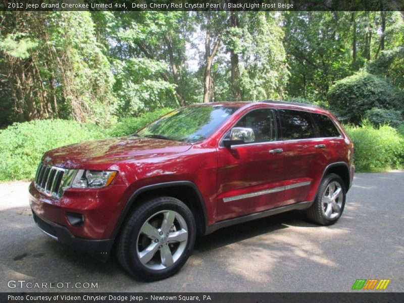 Front 3/4 View of 2012 Grand Cherokee Limited 4x4
