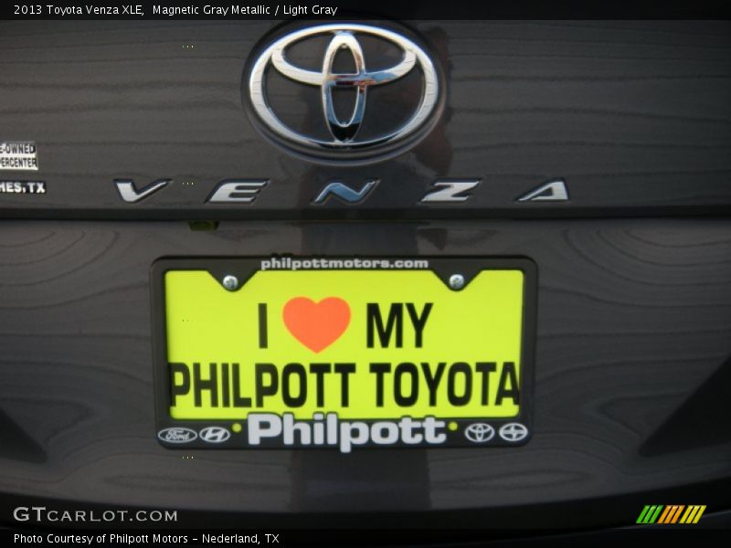 Magnetic Gray Metallic / Light Gray 2013 Toyota Venza XLE