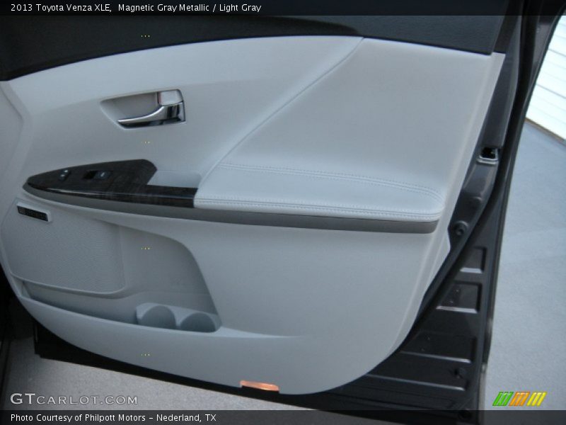 Magnetic Gray Metallic / Light Gray 2013 Toyota Venza XLE