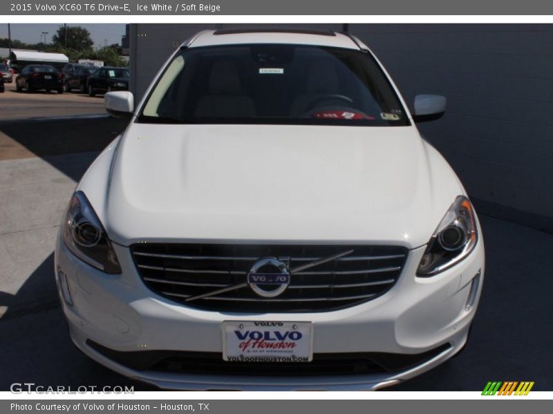 Ice White / Soft Beige 2015 Volvo XC60 T6 Drive-E